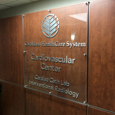 AL016 Customized Acrylic Wall Sign With Advertisement Nails