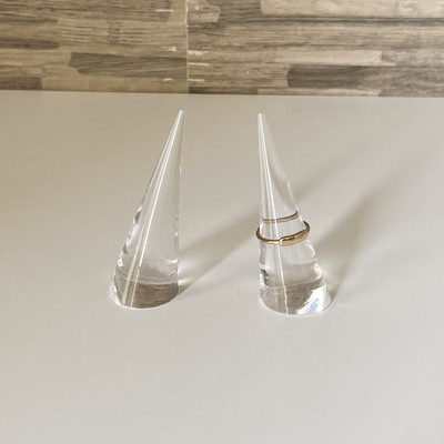 AJW034 Customized Transparent Acrylic Ring Stand