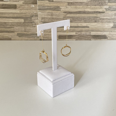 AJW032 Customized White PU Leather Earring Display Stand